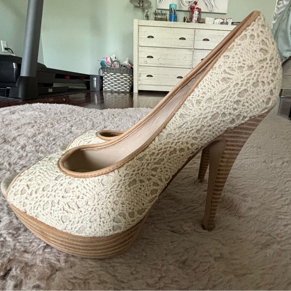 *SOLD* NWOT. Aldo pumps open toe - Picture 2 of 4